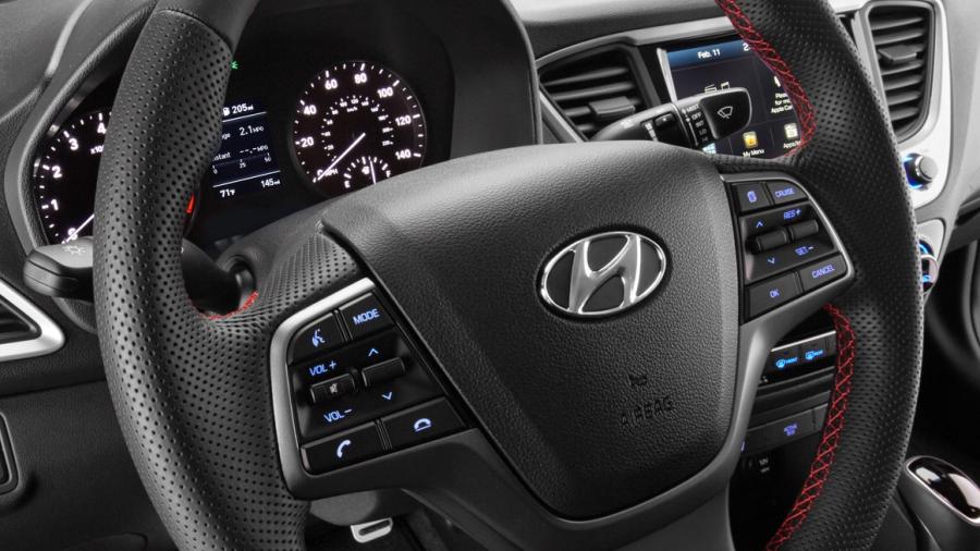 Детали интерьера Hyundai Accent 2017 года  (NA) (фото 17 из 63)
